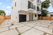 Photo - 438 E 28th St Townhome