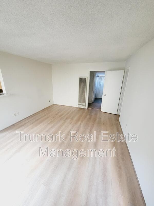 Building Photo - 4401 Clayton Ave W Unit 3