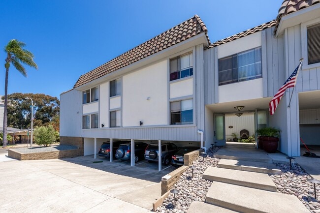 Building Photo - University Crest Apartments