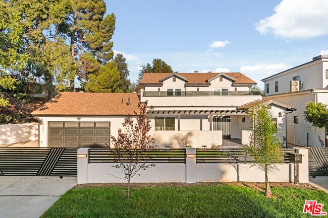 Building Photo - 4824 Saloma Ave