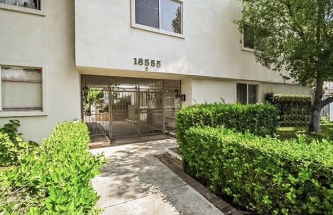 Photo - 18555 Collins St Unit C8