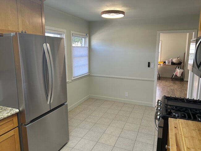 Dining area - 2021 Ocean Park Blvd Unit Front