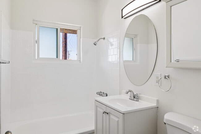1BR, 1BA - 548SF - Bathroom - Marine Bay Apartments