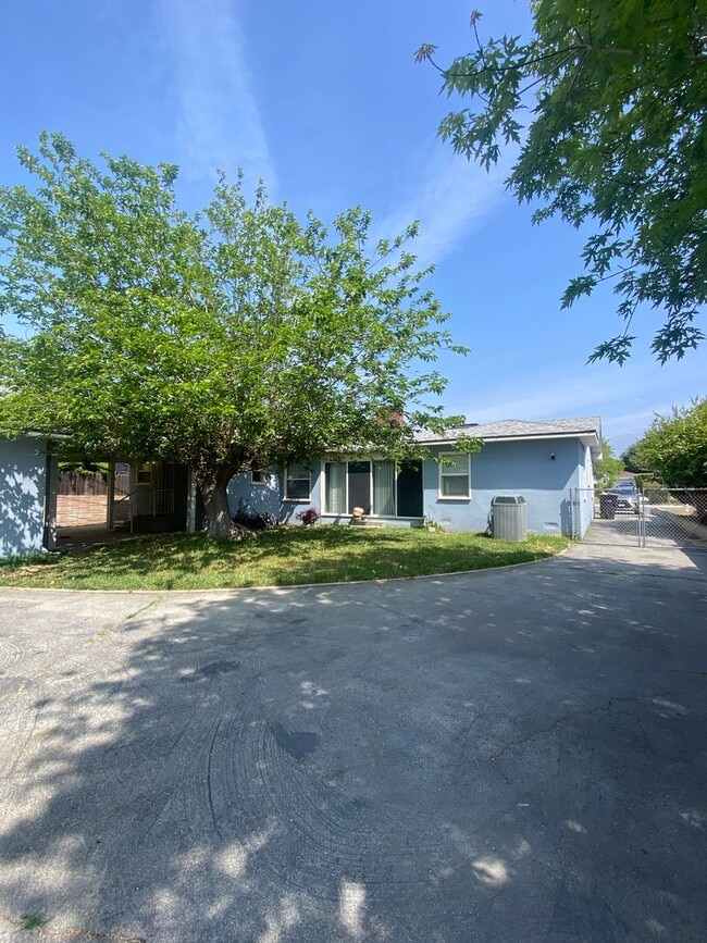 Photo - 3 Bedroom Single Story Ontario