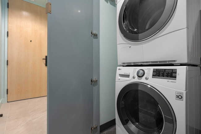 Photo - 6401 Wilshire Blvd Unit 906