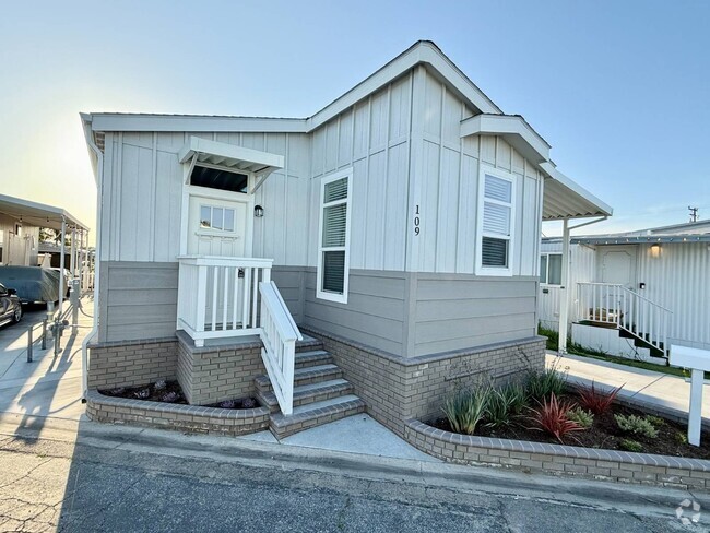Building Photo - 14352 Beach Blvd Rental