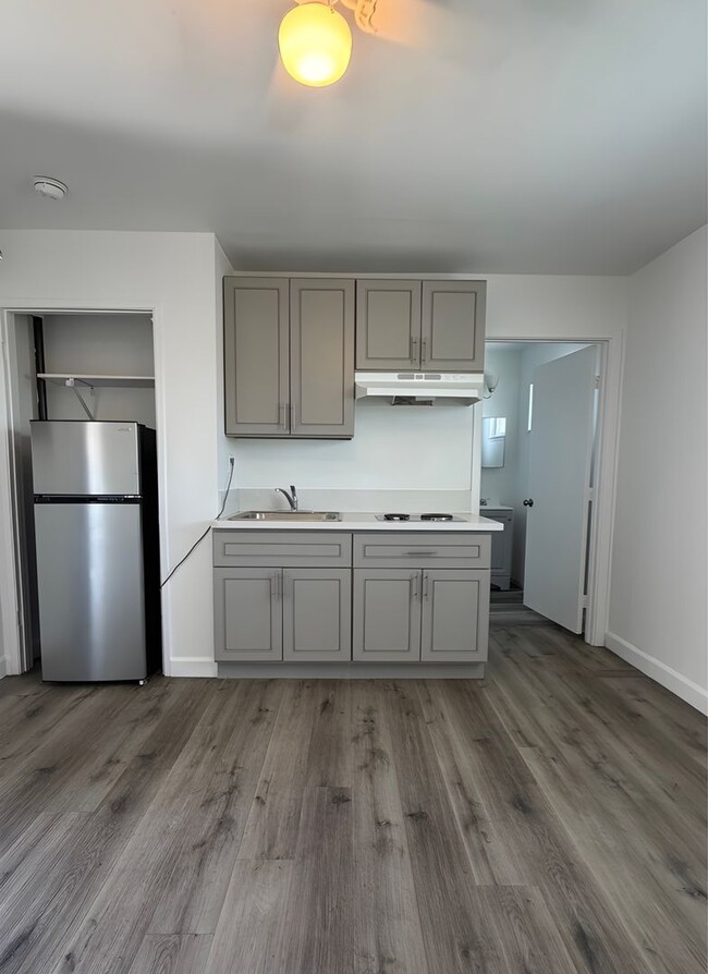 Building Photo - 2204 W Slauson Ave Unit 15a