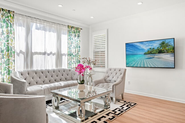 Building Photo - 110 Sugar Cane