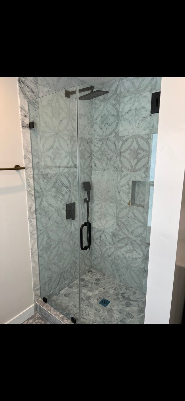 Photo - 5349-5353 Russell Ave