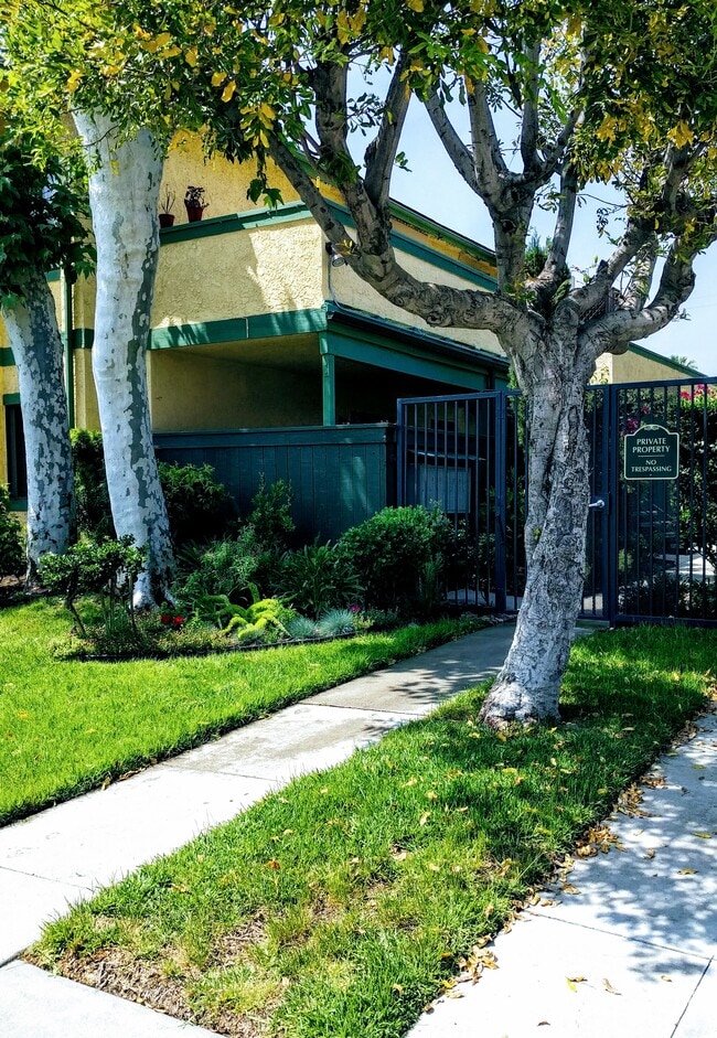 Building Photo - 131 Montana St Unit E