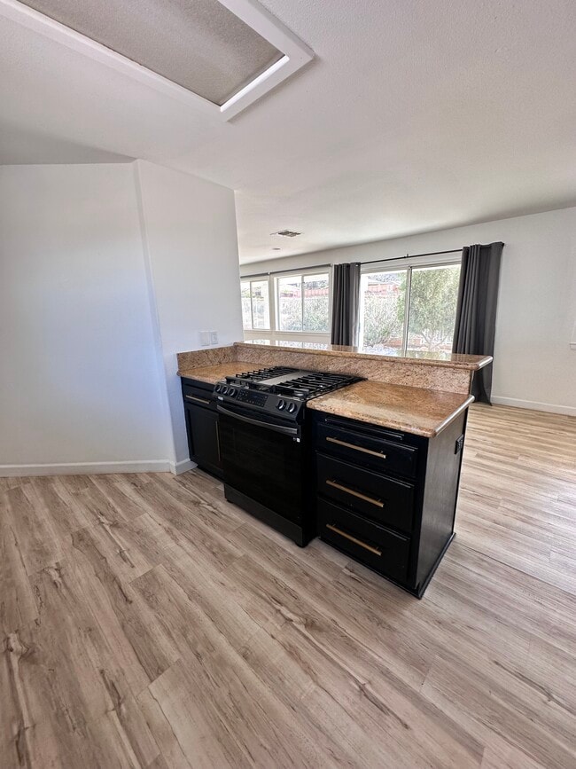 Photo - 57019 Selecta Ave