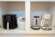 Kitchen appliances: Airfryer, rice cooker, tea kettle, coffee machine, blender, toaster. - 9962 Pacific Ave