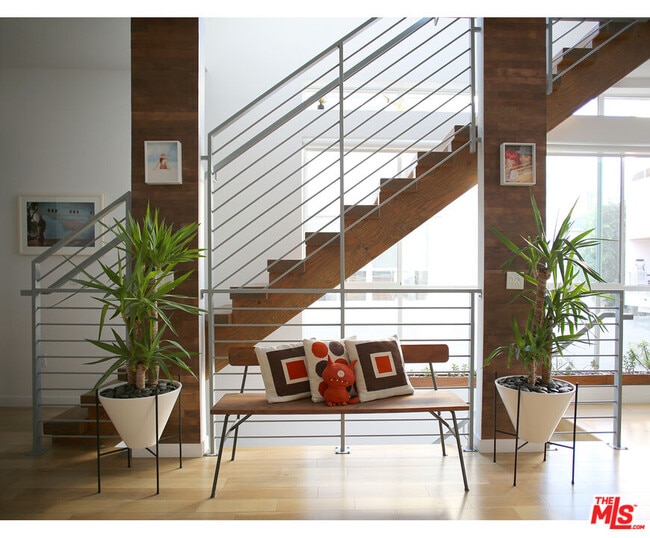 Building Photo - 1211 N Garbo Ln