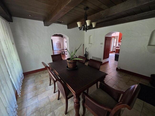 Photo - 2002 N Mountain Ave