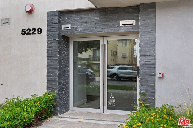 Photo - 5229 Willowcrest Ave Unit 208