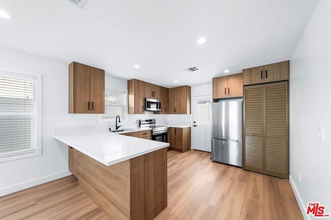 Photo - 1258 Mariposa St