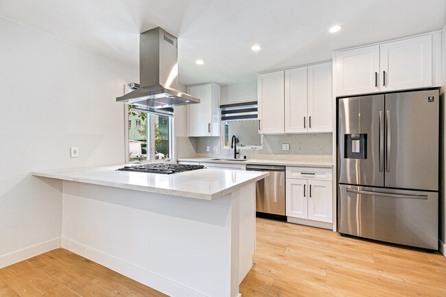 Photo - 10418 Regent St