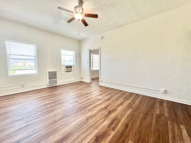 Building Photo - 802 N Las Palmas Ave Unit 406 Rental