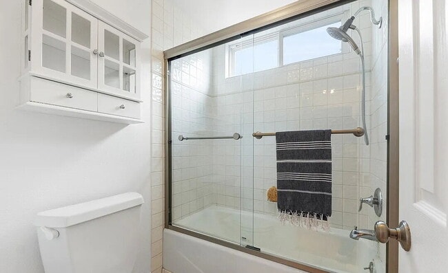 Photo - Spacious 1-bedroom in the heart of Midtown Santa Monica.