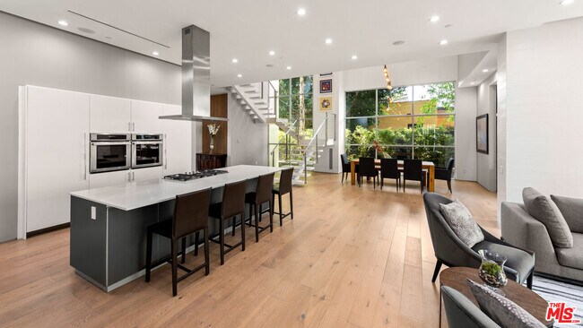 Photo - 6617 Lindenhurst Ave