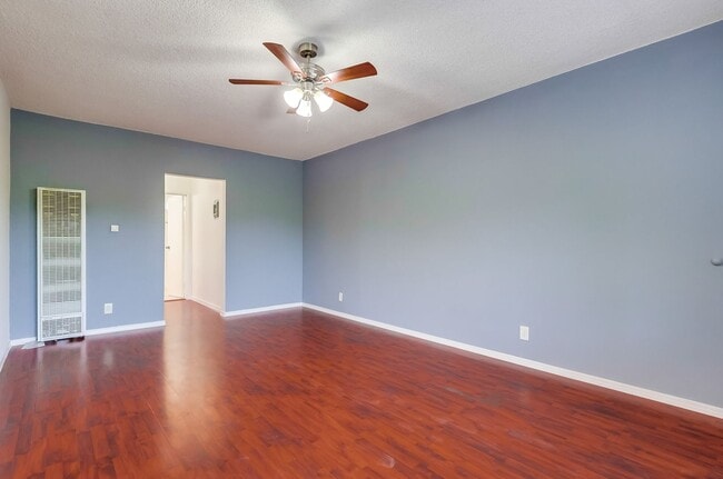 Photo - Apartment Building in Park Mesa Heights wi...