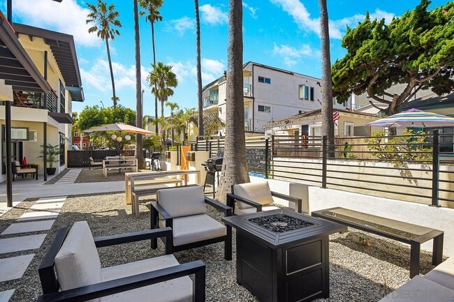 Photo - 805 Dover Ct