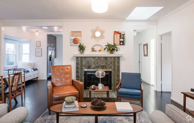 Building Photo - 829 Superba Ave Rental