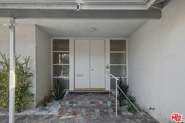 Photo - 2612 S Beverly Dr