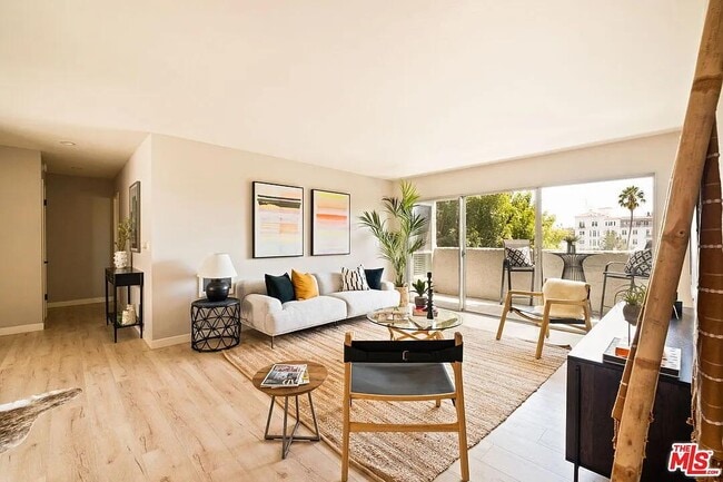 Photo - 8400 De Longpre Ave