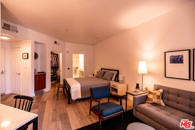 Photo - 620 S Gramercy Pl Unit 218