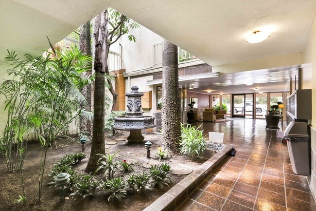 Photo - 1230 N Sweetzer Ave Unit 106