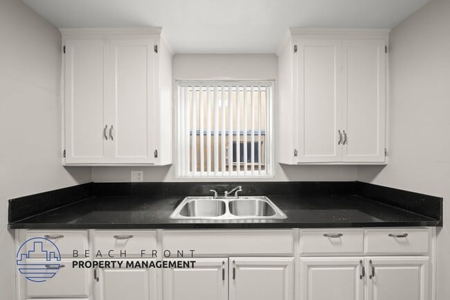 Photo - 2070-2080 Magnolia Ave.