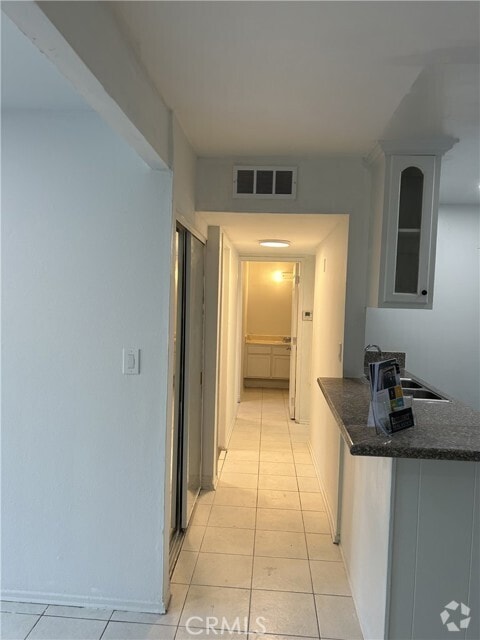 Building Photo - 18620 Hatteras St Unit 272 Rental