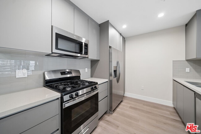Photo - 1223 Hayworth Ave Unit 2