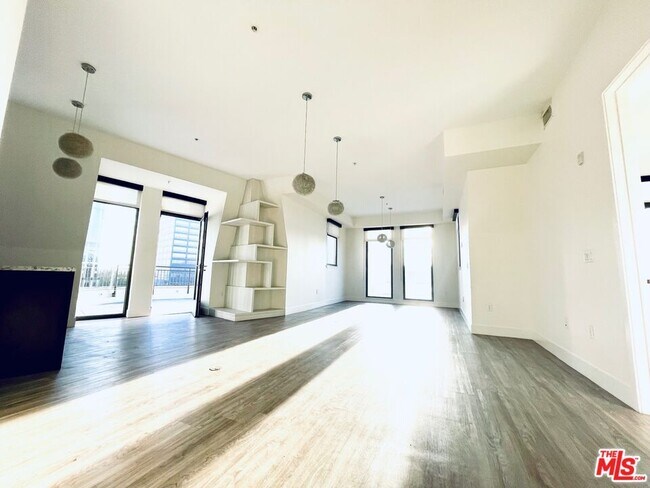 Photo - 1122 Gayley Ave Unit 302