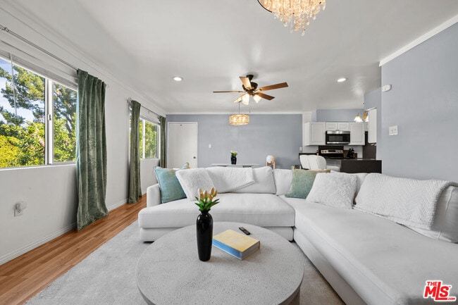 Photo - 12801 Moorpark St Unit 308