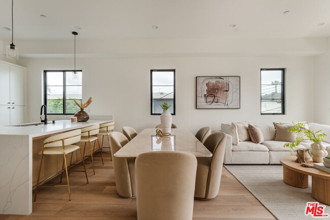 Building Photo - 1954 S Garth Ave Unit 1954 1/2