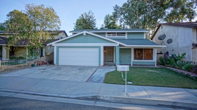 Building Photo - Updated 4-Bedroom Home with Community Amen...