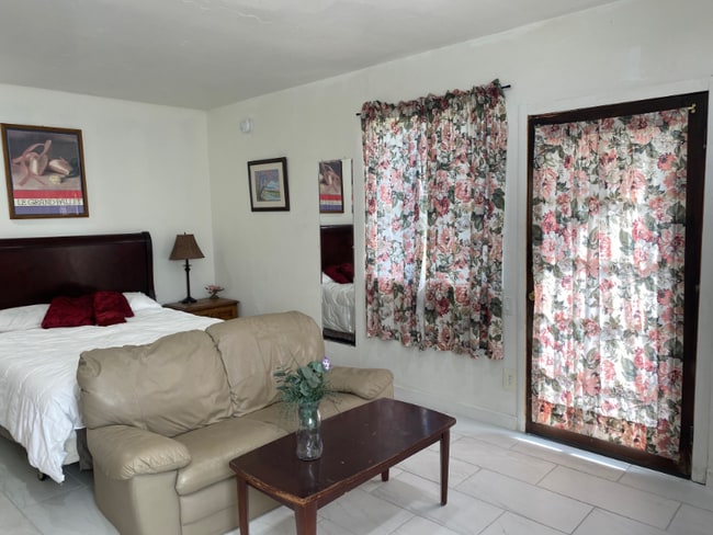 Photo - 15338 Hart St Apartment Unit 3