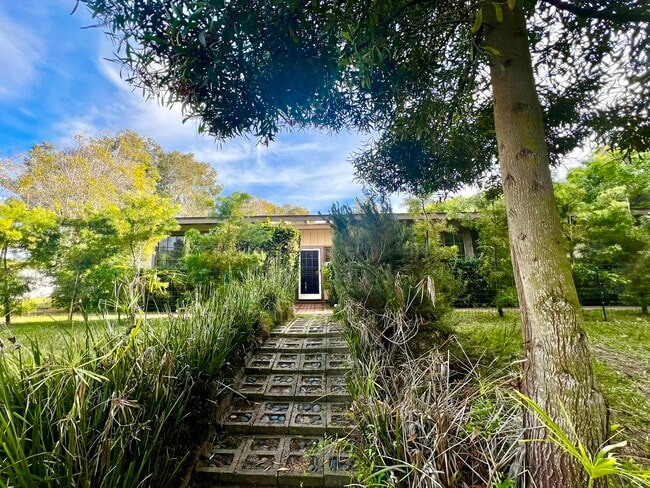 Building Photo - 7855 Calle Juela