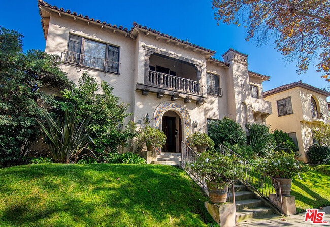 Photo - 126 N Sycamore Ave