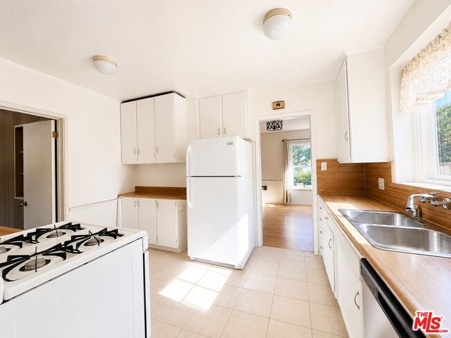 Photo - 7301 Dunfield Ave