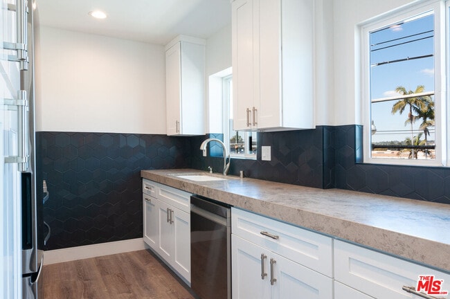 Building Photo - 1310 W Valencia Dr Unit 1306.5 Rental