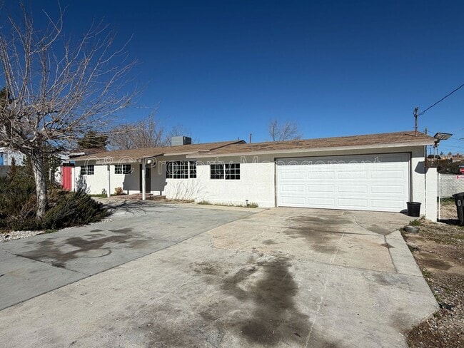 Building Photo - 16280 Lorene Dr