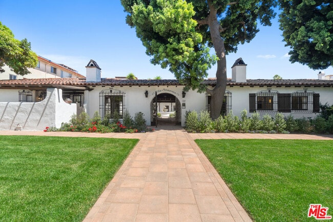 Building Photo - 1308 N Harper Ave