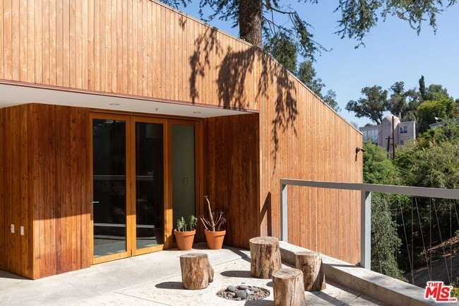 Photo - 1955 Park Dr