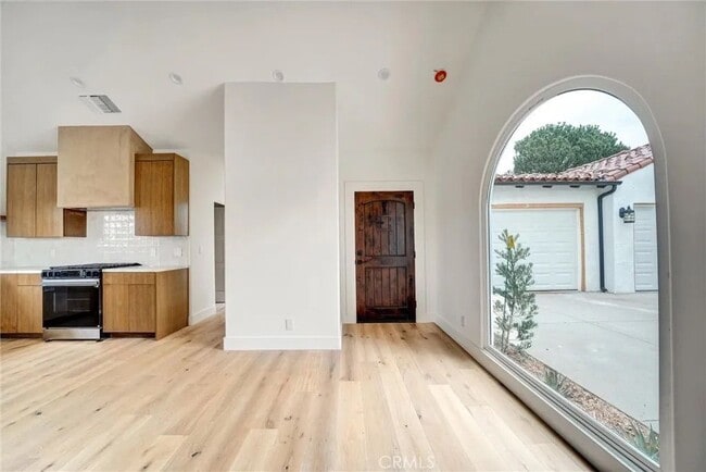 Photo - 1569 Wesley Ave