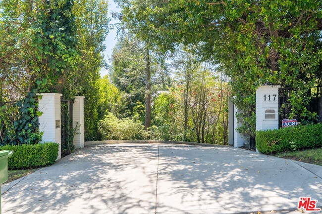 Photo - 117 S Burlingame Ave