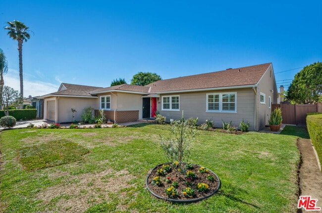 Photo - 5911 S Corning Ave