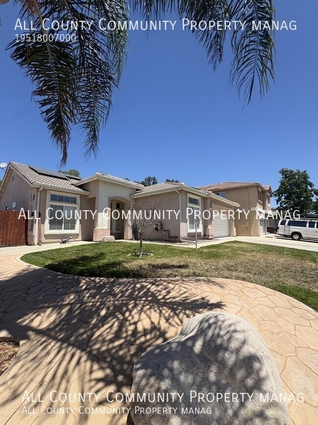 Photo - 39560 Bonaire Way